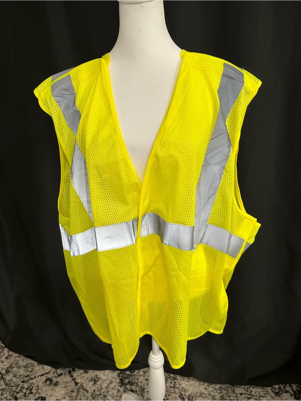 High-visibility mesh top label